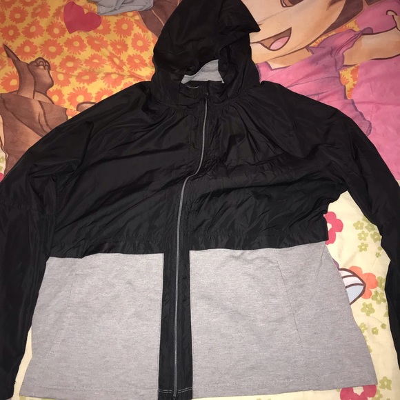 Woman’s water resistant jacket - Picture 1 of 1